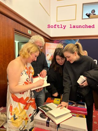 A je to: Soft @women_publishing @hervejakubowicz @evachudomelova @michaelakaraskova @_michaela_karasek @nina__mann...